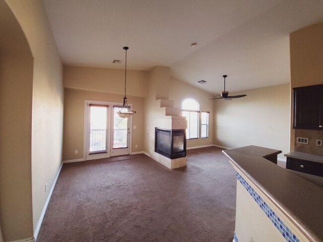 Building Photo - GORGEOUS 2 BED 2 BATH CONDO!