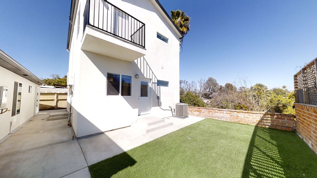 Primary Photo - 4BD/2BA with a Balcony!