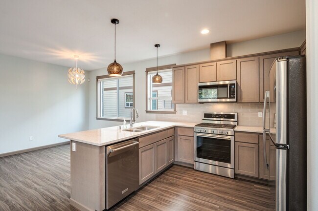 Building Photo - 7109 Rainier Dr