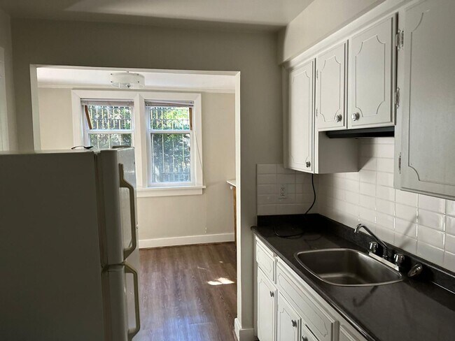 Photo du bâtiment - 1086 W 10th Ave