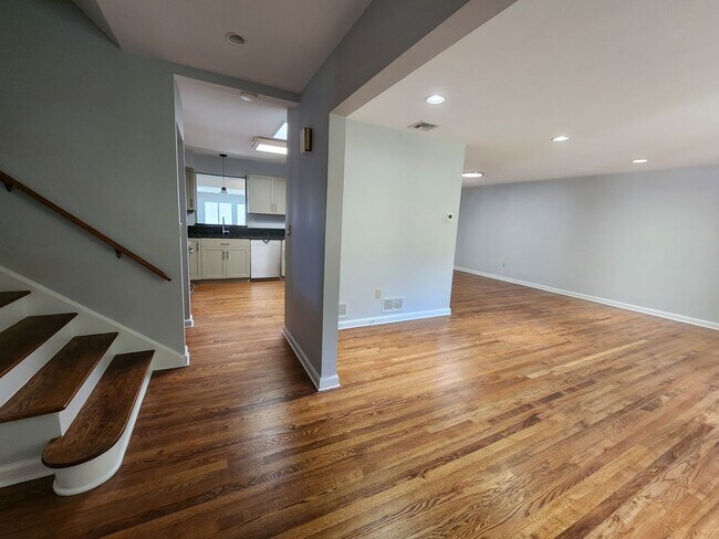 Foto del edificio - 67 Maple Ave