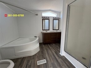 Building Photo - 16206 Wood Dr
