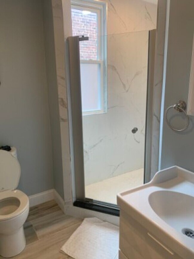 Building Photo - Allston 5 Bed 2 Bath - NO BROKER  FEE 9/1