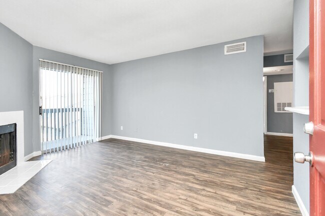 Foto del edificio - 5959 Bonhomme Rd
