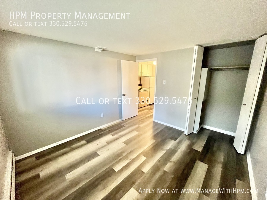 Building Photo - One Bedroom for Rent - Half Off First Mont...