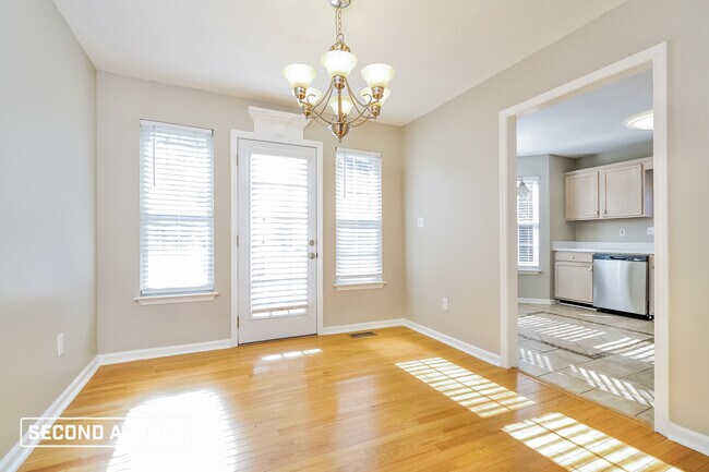 Foto del edificio - 4204 Akins Ridge Ln