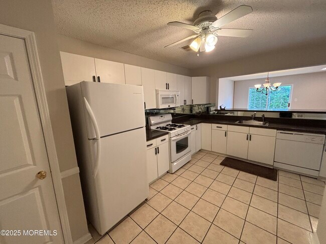 Building Photo - 8 Fiddlers Elbow Ct
