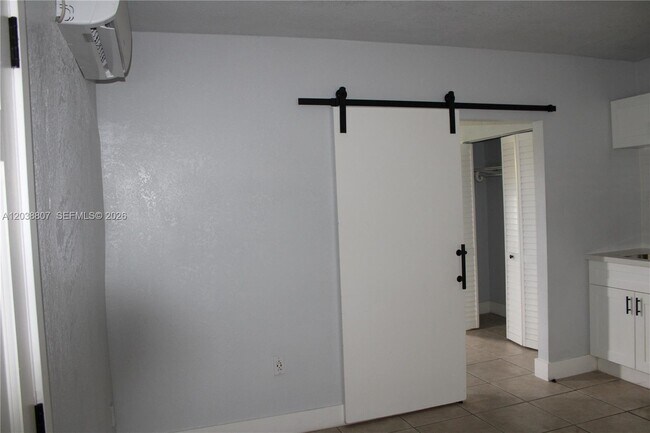 Building Photo - 3825 SW 88th Ct