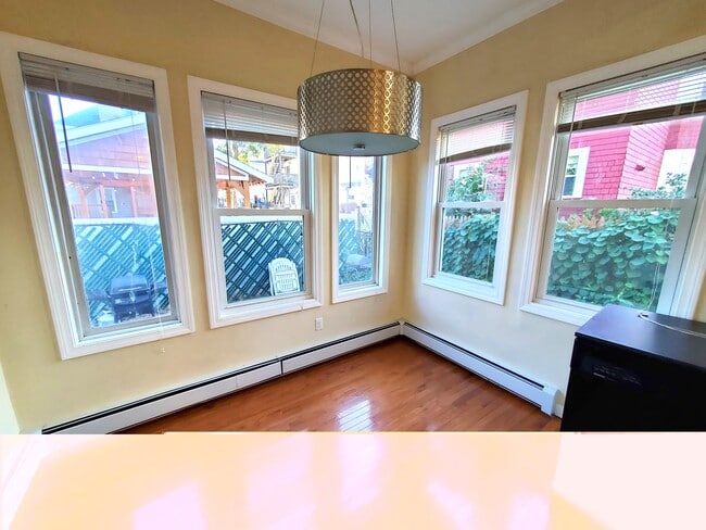 Building Photo - 64 Dehon St