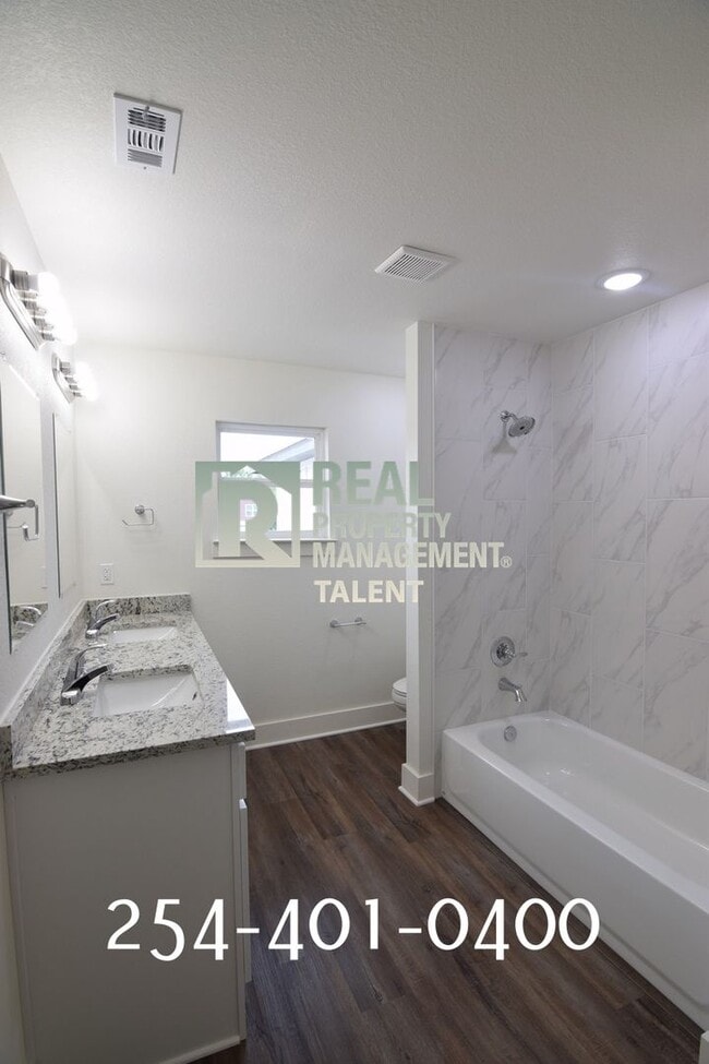 Building Photo - DISCOUNT RENT!!! Bedroom, 2.5 Bath/.5bath ...
