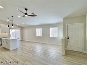 Foto del edificio - 8456 W Gilmore Ave