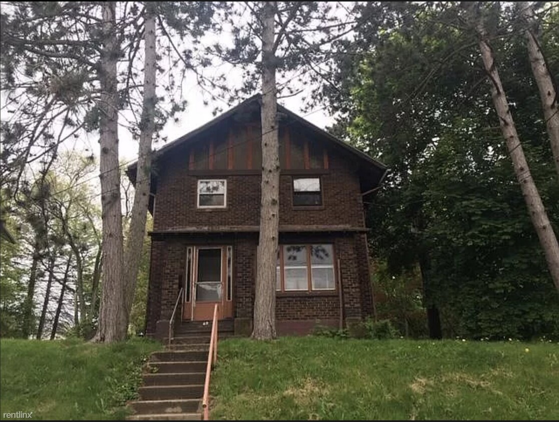 48 Shenango Blvd, Farrell, PA 16121 House Rental in Farrell, PA