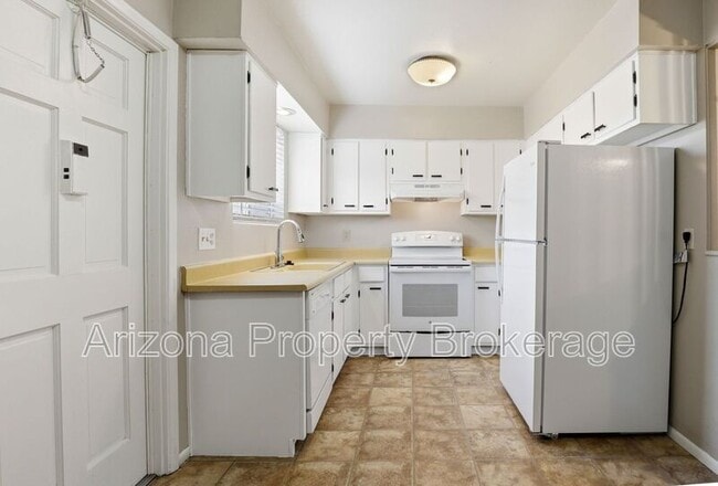 Building Photo - 3934 E Piccadilly Rd