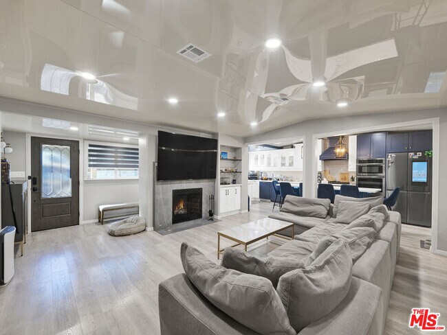 Foto del edificio - 6842 Ranchito Ave