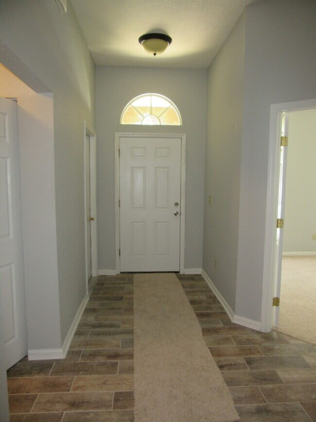 Building Photo - Very Spacious 4/2 Home in Southern Grove R...