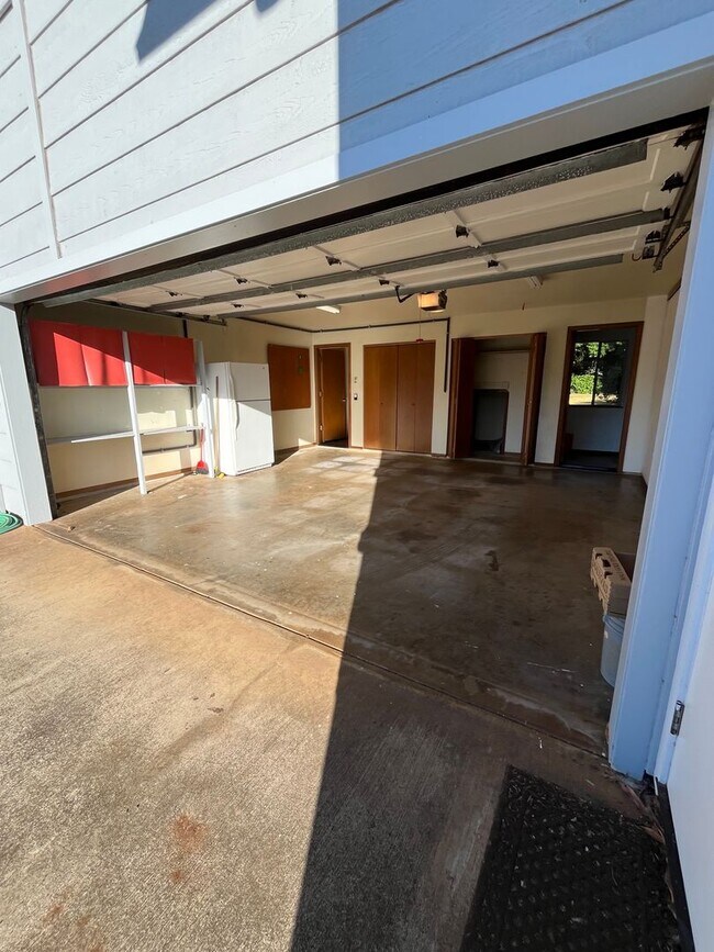 Building Photo - Pet-Friendly 3-Bedroom Makawao Home with Full Solar, Two-Car Garage & Recent Updates