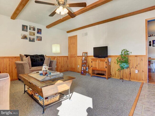 Foto del edificio - 16 Colonial Dr