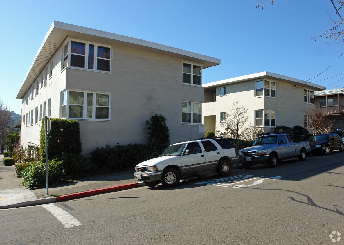 Building Photo - 205 Laurel Pl