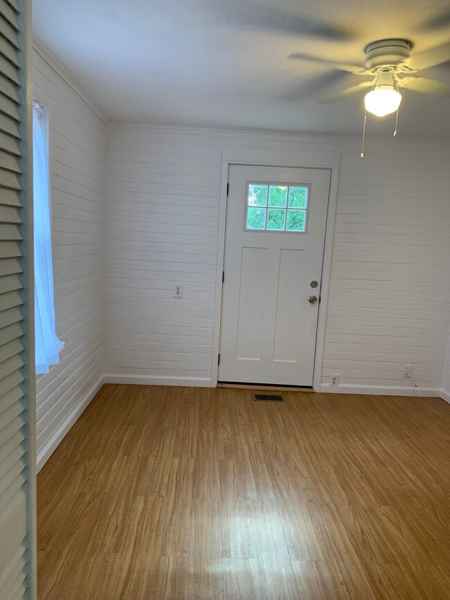 Sala de estar - 118 E Lakeshore Dr