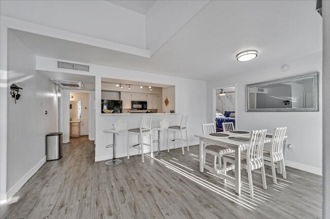 Foto del edificio - 555 E Silverado Ranch Blvd