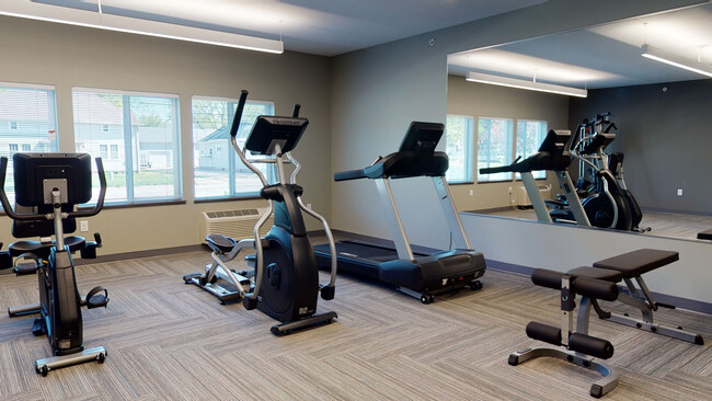 Gimnasio en las instalaciones - Deer Creek Apartments