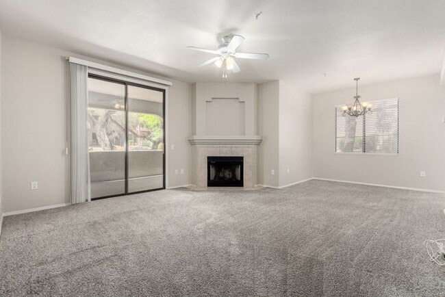 Building Photo - 2-bedroom 2 bath condo in Gated Community ...
