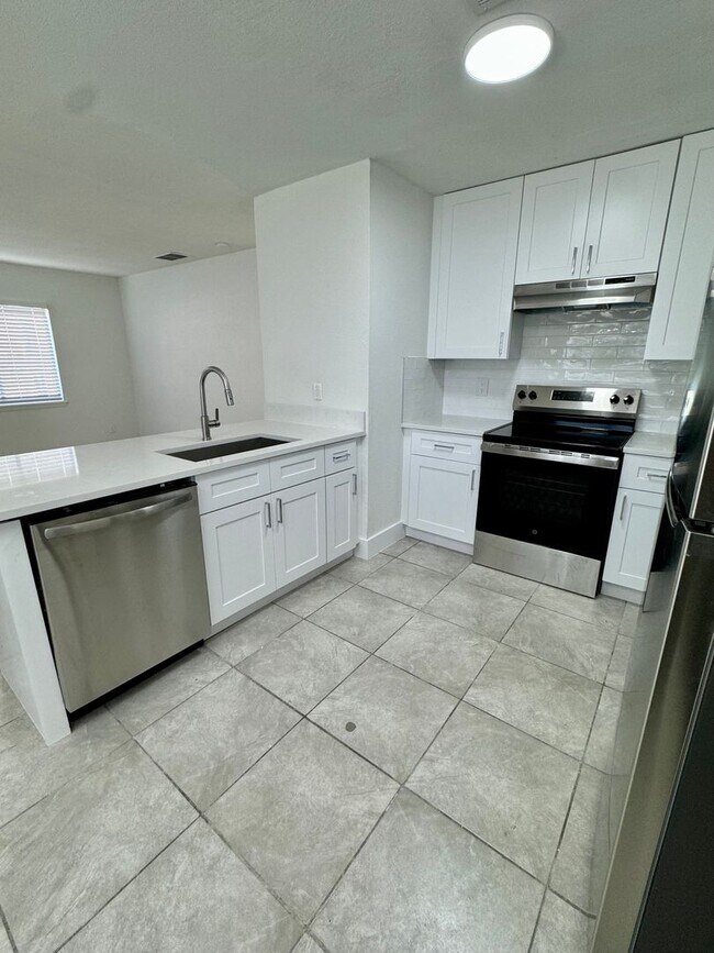 Building Photo - Cleveland St