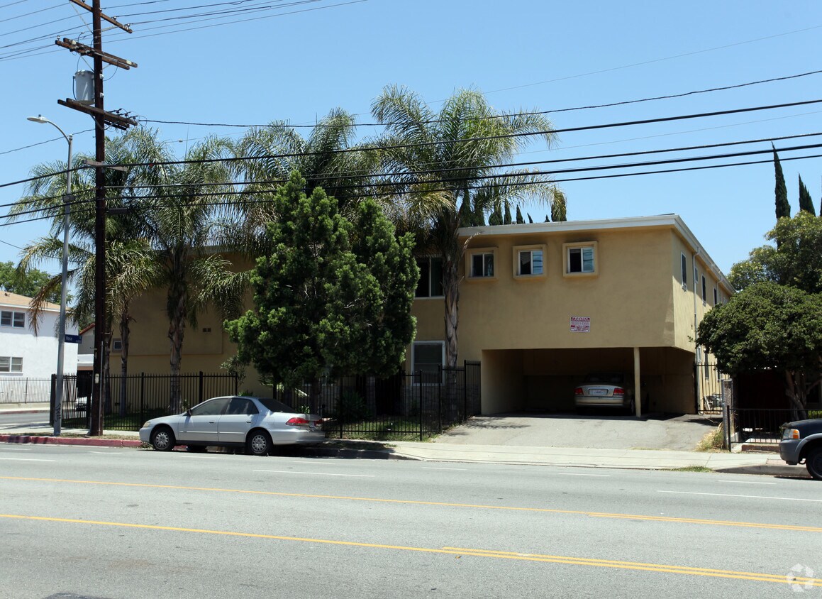 Foto del edificio - 7024 Woodley Ave