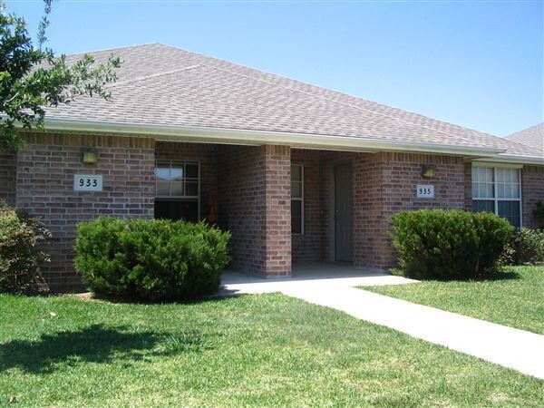 Primary Photo - 3 br, 2 bath Duplex - 945 Sun Meadow St # ...