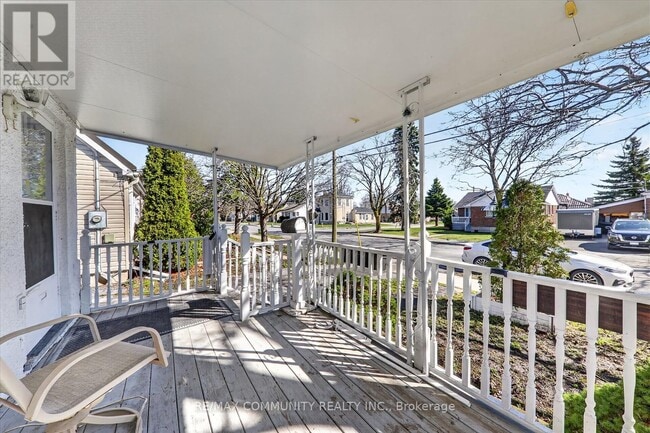 Building Photo - 61 Adelaide St S