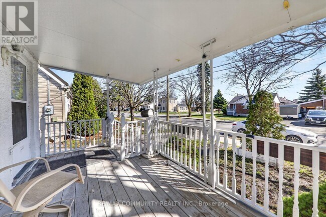 Photo du bâtiment - 61 Adelaide St S