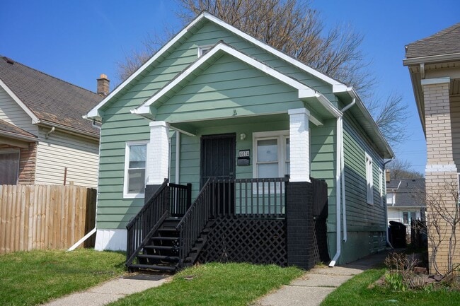 Foto del edificio - 6074 Tarnow St