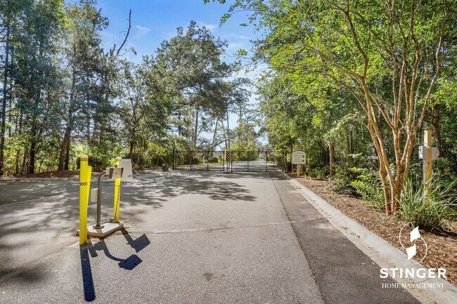 Building Photo - 381 Dante Cir