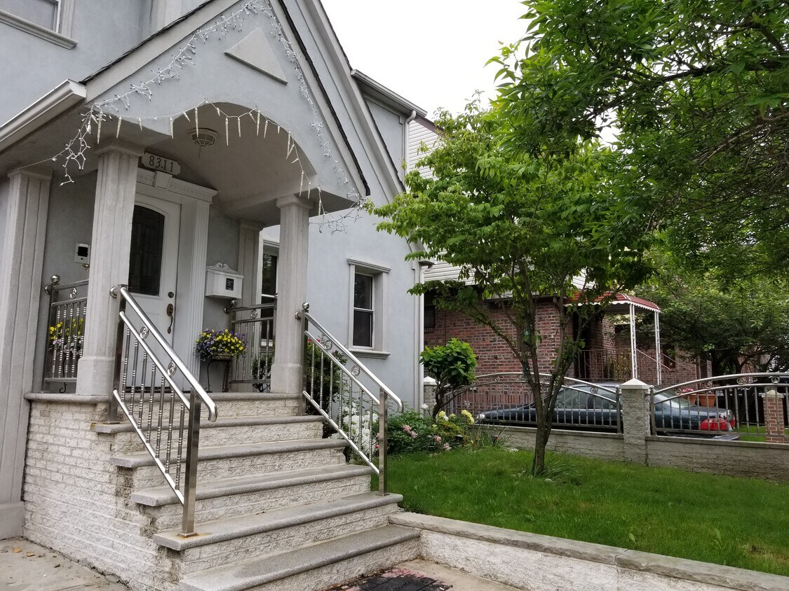 front view - 8311 164th St