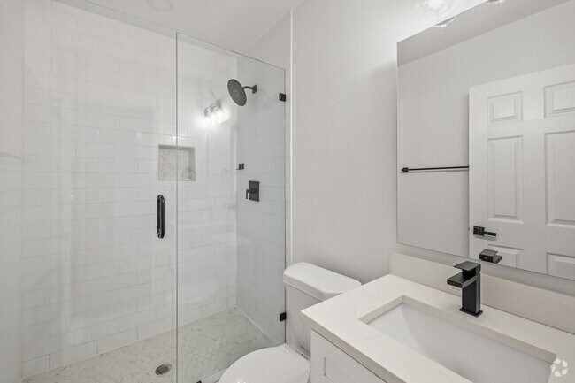1 habitación, 1 baño - 525 pies cuadrados - Baño - 5910 Oram St