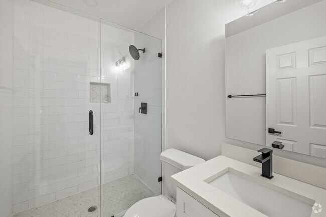 1BR, 1BA - 525SF - Bathroom - 5910 Oram St