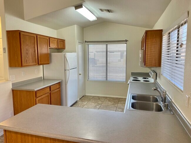 Foto del edificio - Fabulous 3-bedroom, 2-bathroom home For Rent in Avondale!!