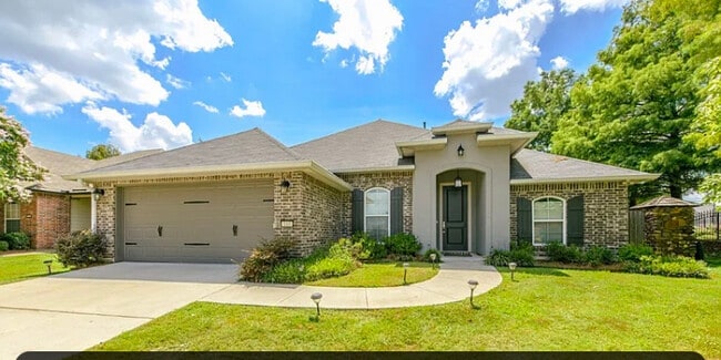 Building Photo - 103 Riverbrooke Dr
