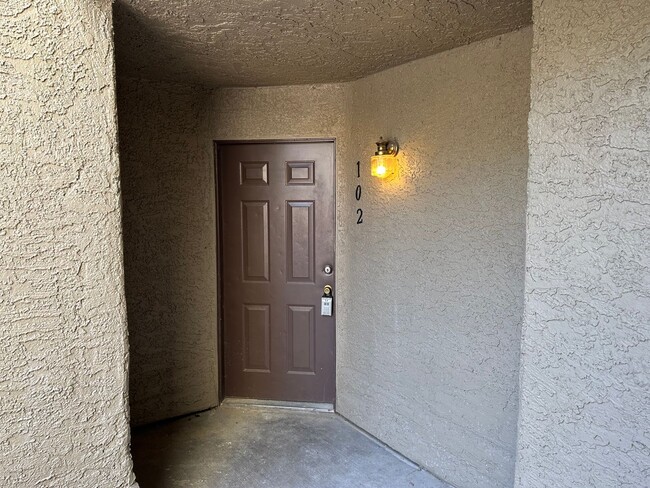 Building Photo - SW!! 2 Bedroom Condo!! 1st Floor!! Newly r...