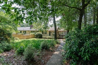 Building Photo - 35097 Hillsborough Dr