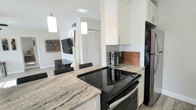 Building Photo - 115 SW 1st Ave