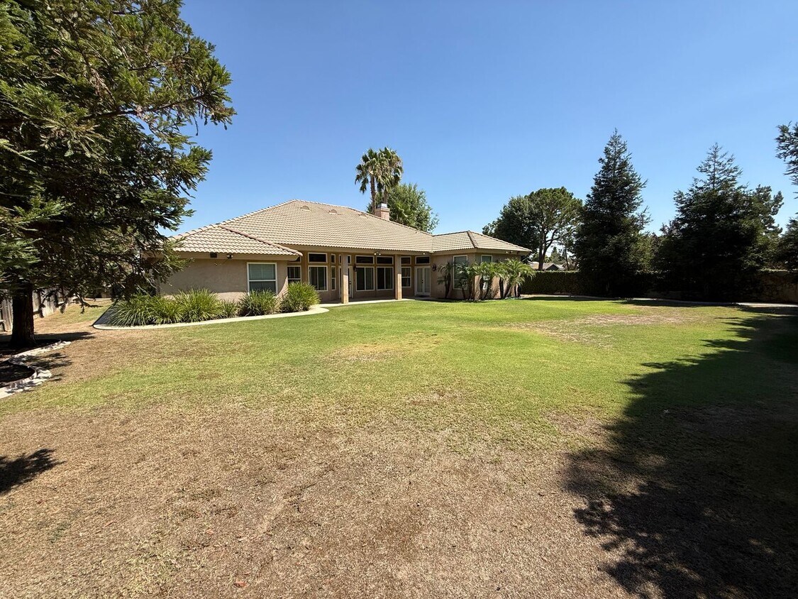 Foto del edificio - Stunning home in NW Bakersfield!