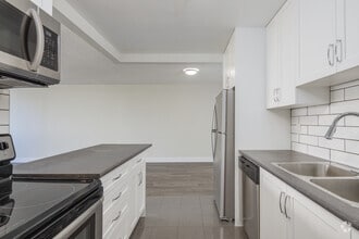 Interior Photo - Lougheed Village - Willow Lake