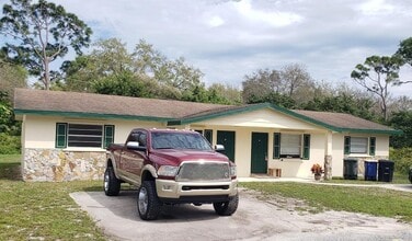 Building Photo - 802 N Lake Dr