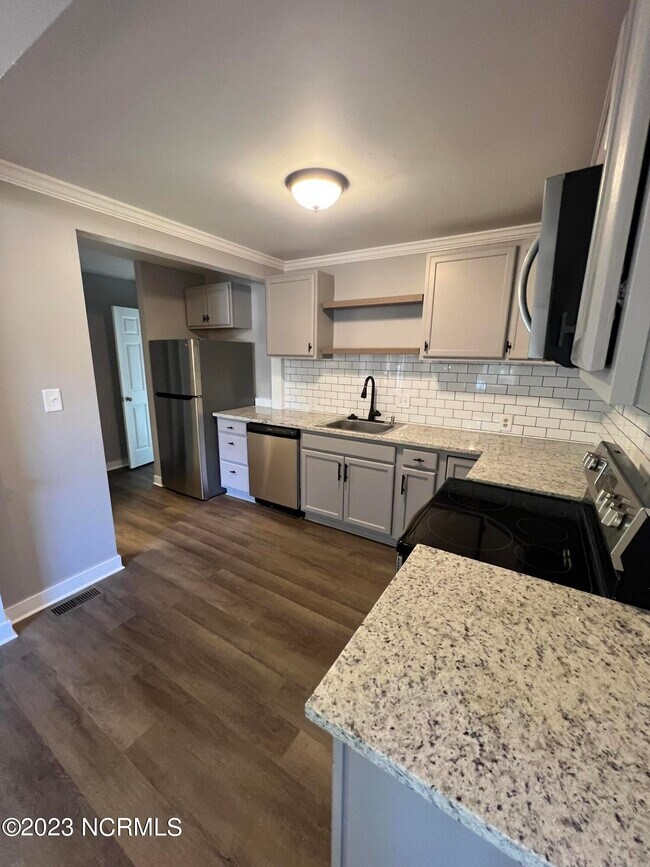 Foto del edificio - 1203 Highland Rd