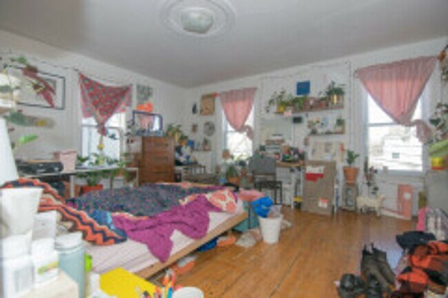 Building Photo - HOT ALLSTON LISTING!!!!