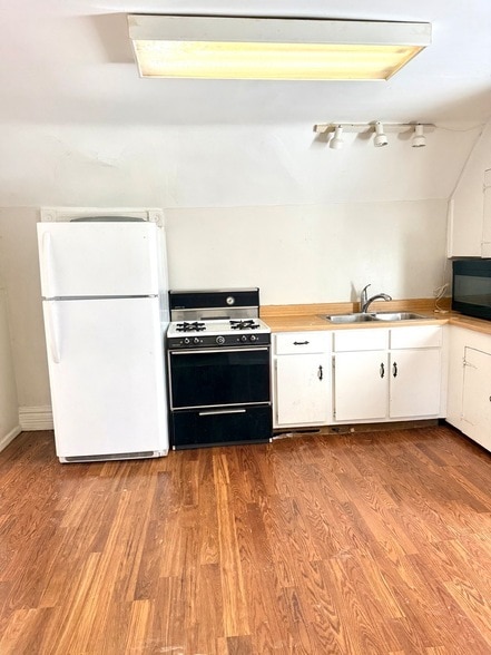 Building Photo - 674 St Charles St