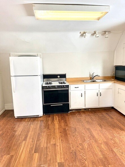 Foto del edificio - 674 St Charles St