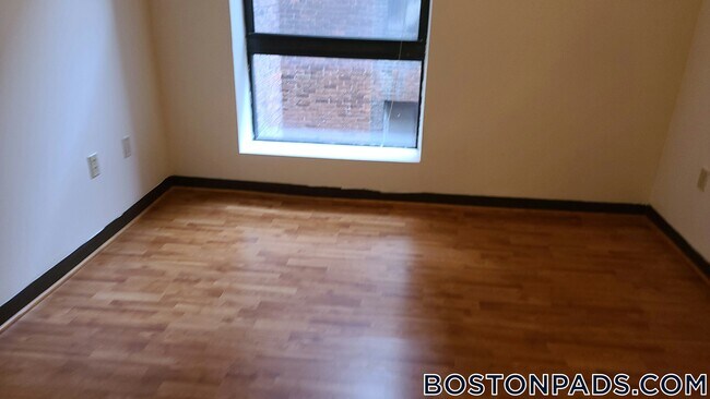 Building Photo - 81 Essex St