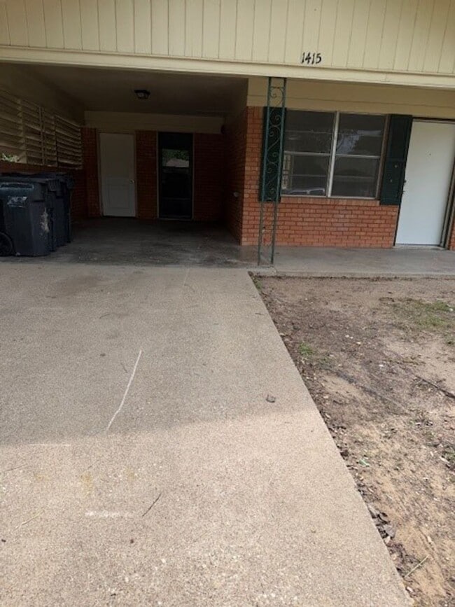 Foto del edificio - 1415 Mockingbird Ln